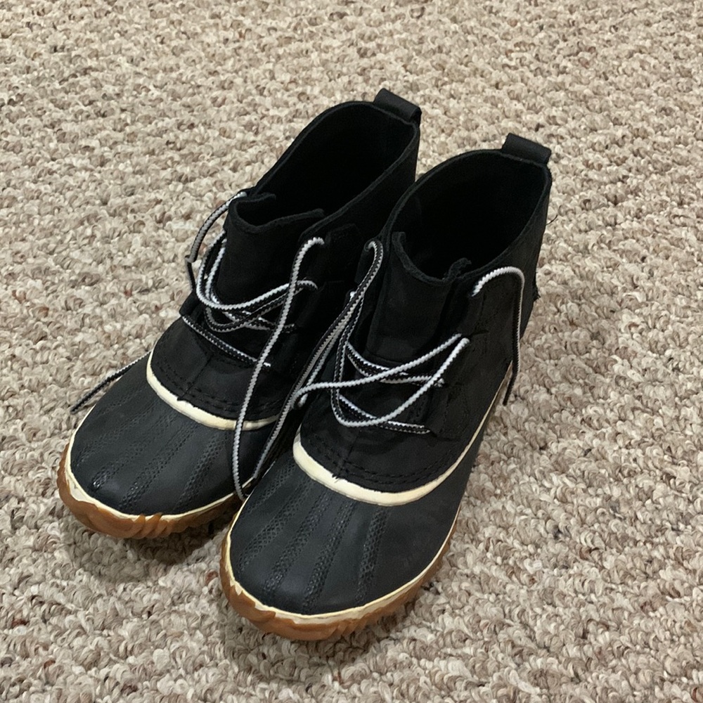 Low cut sorel booties